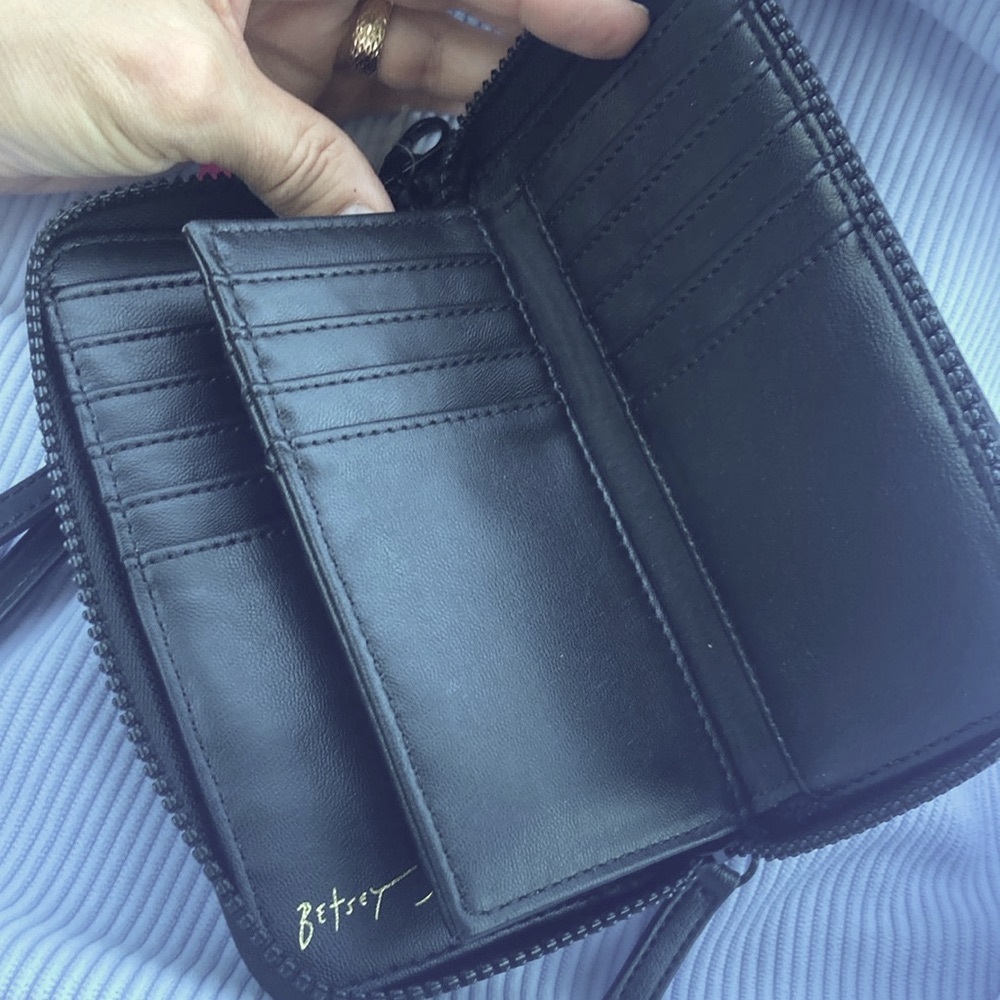 NWT Betsey Johnson Zip Around Black Wristlet reduced many times price is firm - Picture 4 of 6